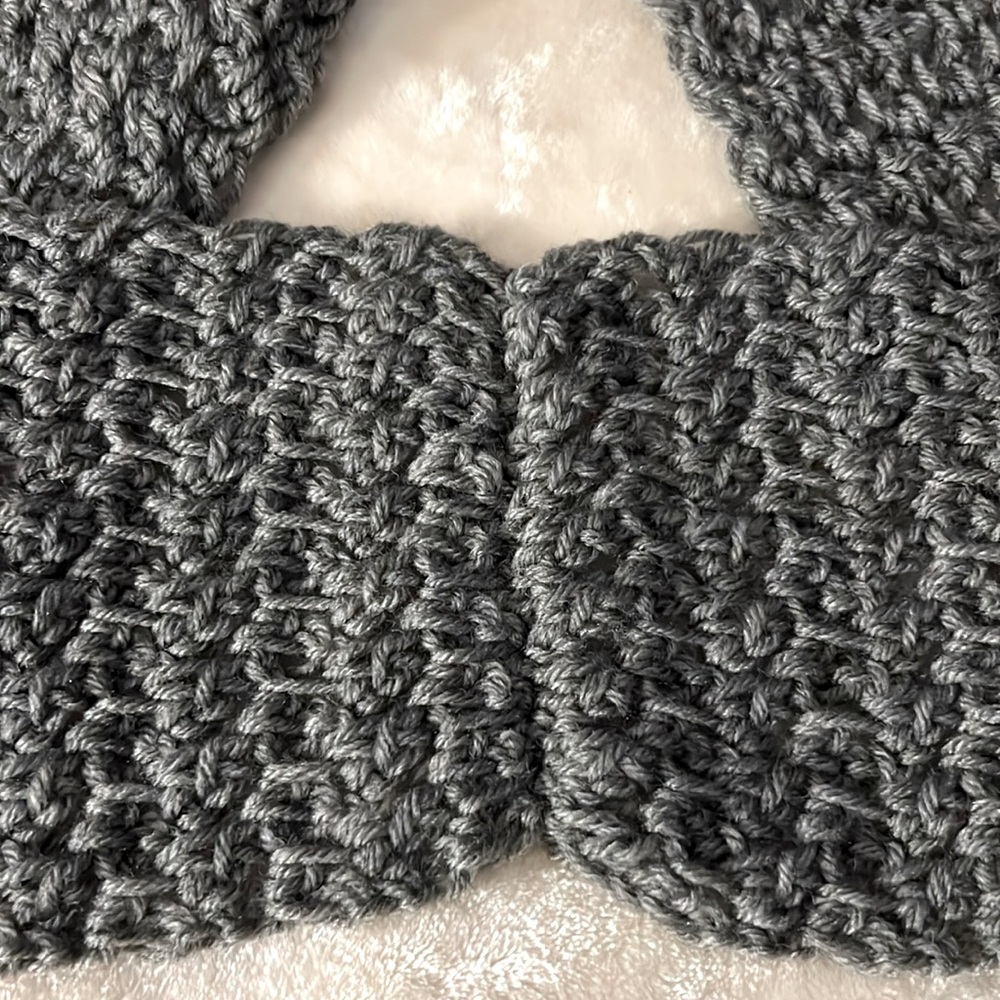 NWOT🧣 HANDMADE HAND-KNIT 67” THICK CHARCOAL GRAY KNIT INFINITY SCARF - Picture 4 of 7